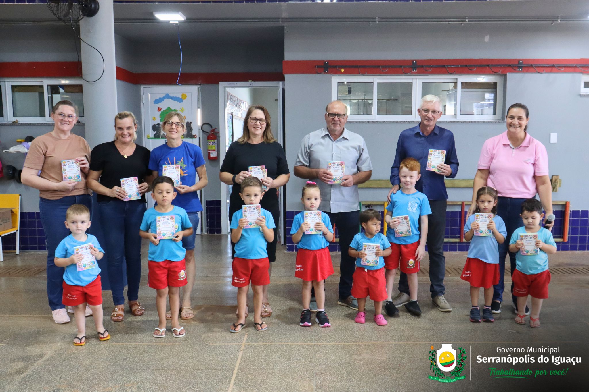 Governo Municipal realiza entrega de agendas escolares para alunos da rede municipal Governo Municipal realiza entrega de agendas escolares para alunos da rede municipal