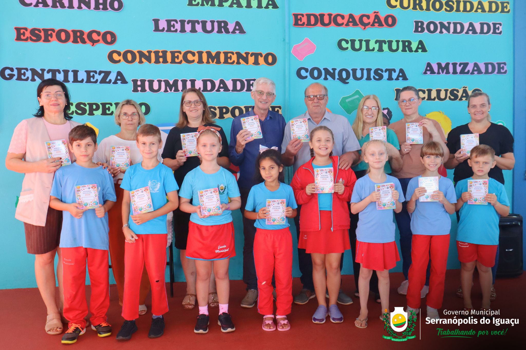 Governo Municipal realiza entrega de agendas escolares para alunos da rede municipal Governo Municipal realiza entrega de agendas escolares para alunos da rede municipal