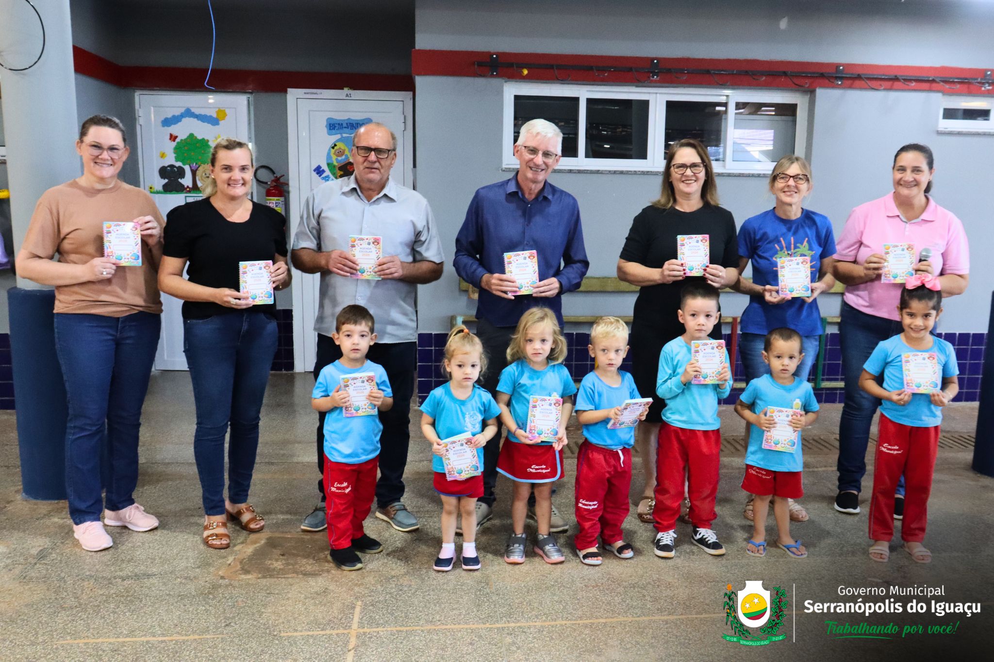 Governo Municipal realiza entrega de agendas escolares para alunos da rede municipal Governo Municipal realiza entrega de agendas escolares para alunos da rede municipal