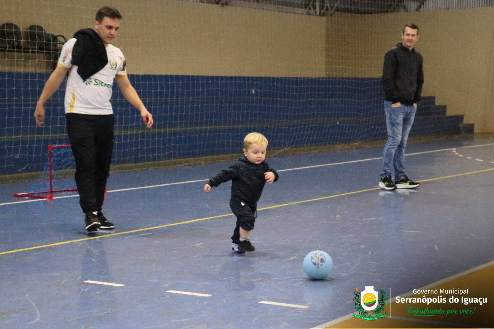 Brincando na Praça Brincando na Praça