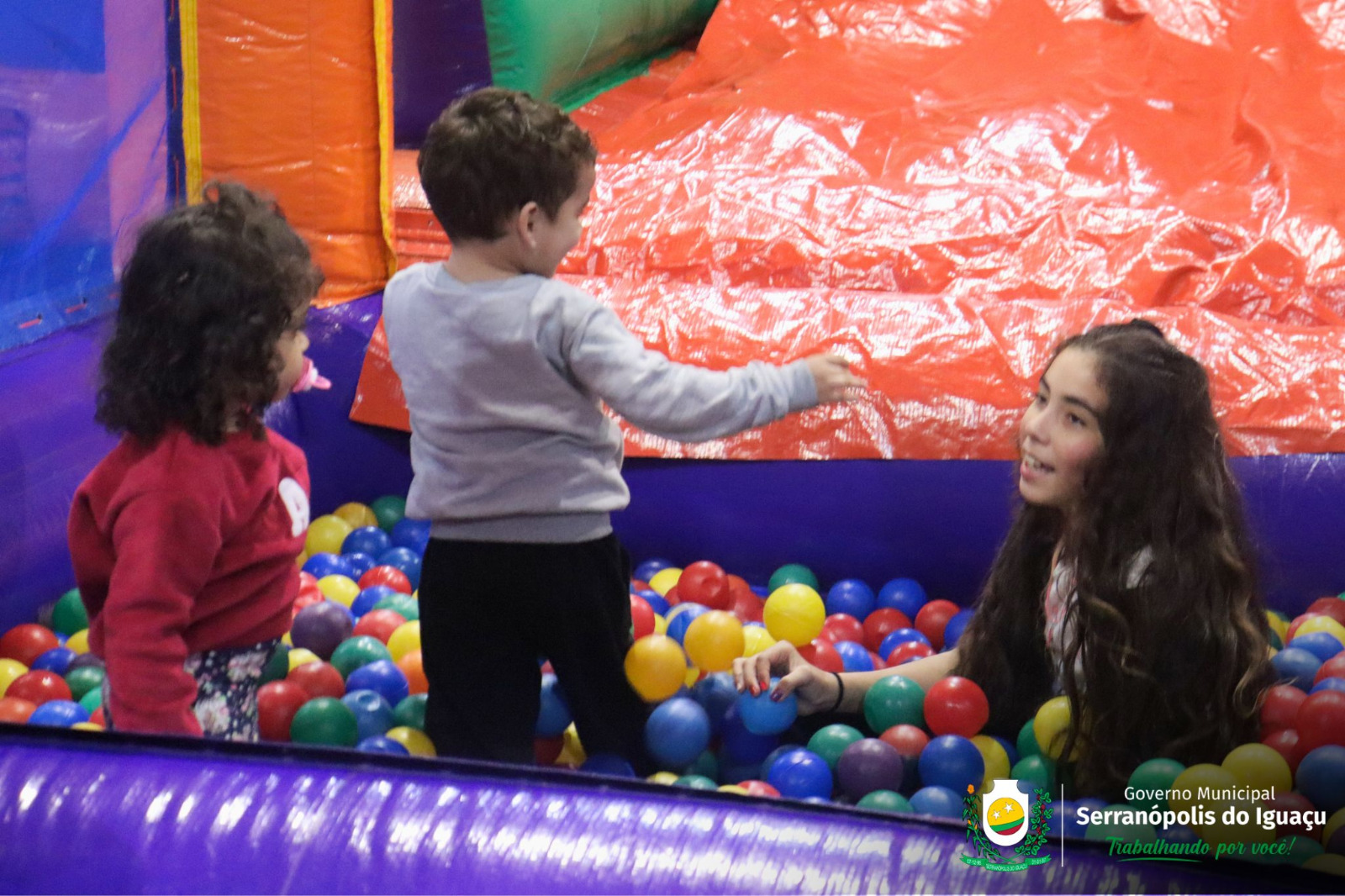 Brincando na Praça Brincando na Praça