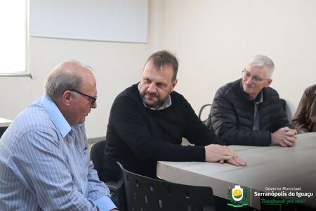 Secretário de Estado Rogério Carboni discute ações da assistência social em Serranópolis do Iguaçu