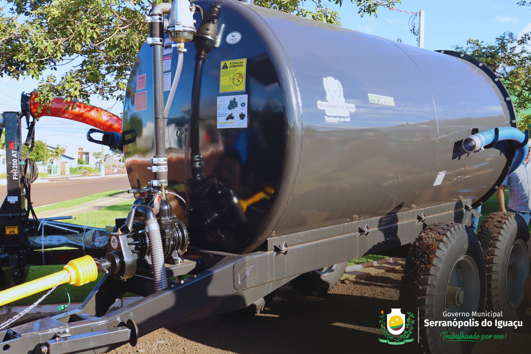 Governo Municipal entrega equipamento agrícola para Associação de Moradores da Linha Seca Governo Municipal entrega equipamento agrícola para Associação de Moradores da Linha Seca