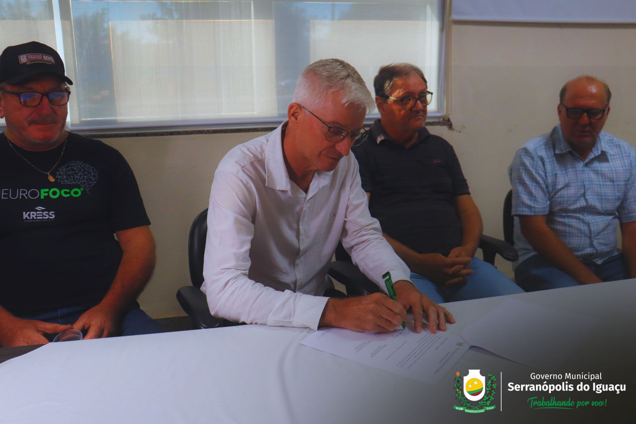 Governo Municipal entrega equipamento agrícola para Associação de Moradores da Linha Seca Governo Municipal entrega equipamento agrícola para Associação de Moradores da Linha Seca