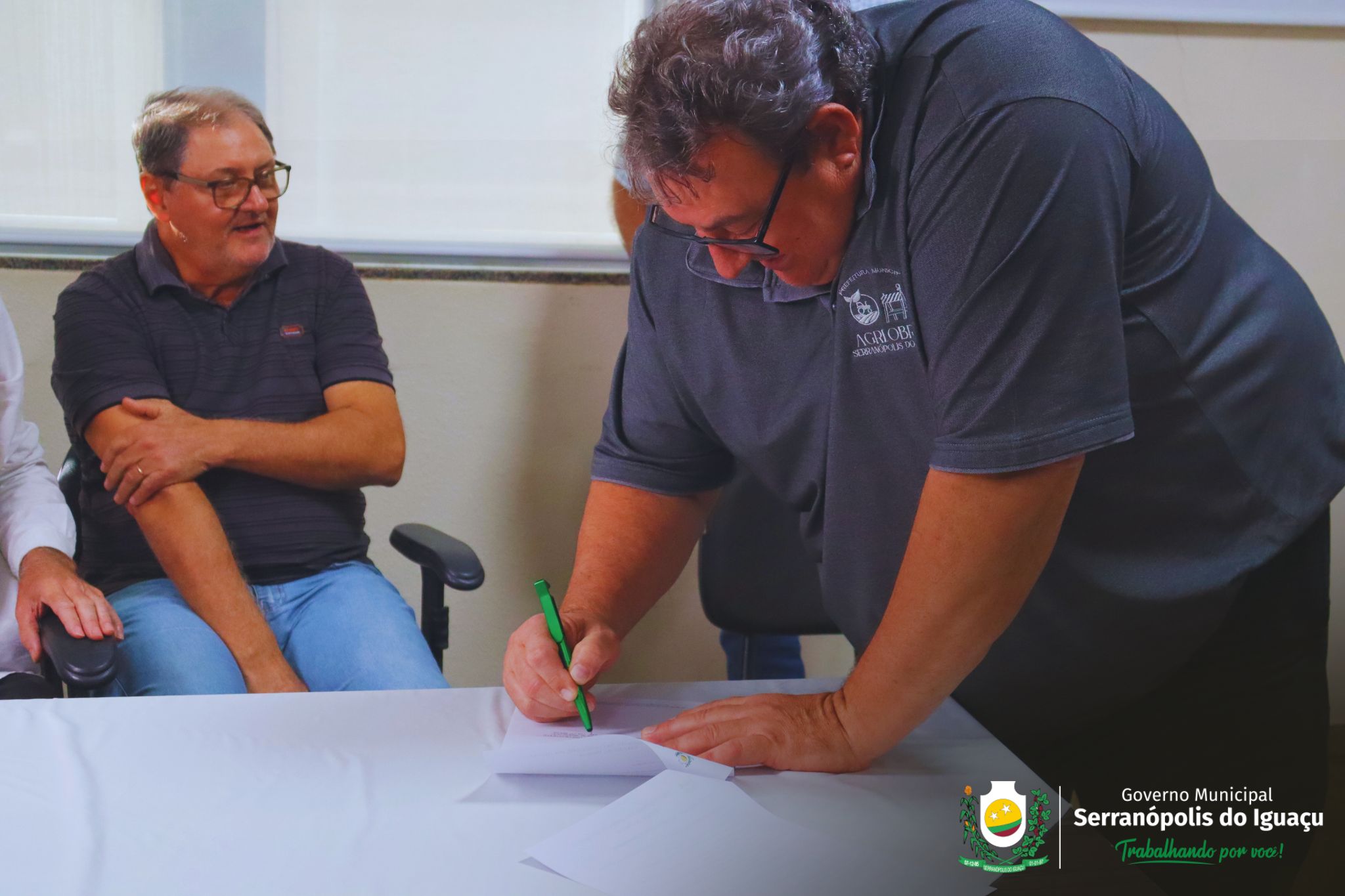 Governo Municipal entrega equipamento agrícola para Associação de Moradores da Linha Seca Governo Municipal entrega equipamento agrícola para Associação de Moradores da Linha Seca