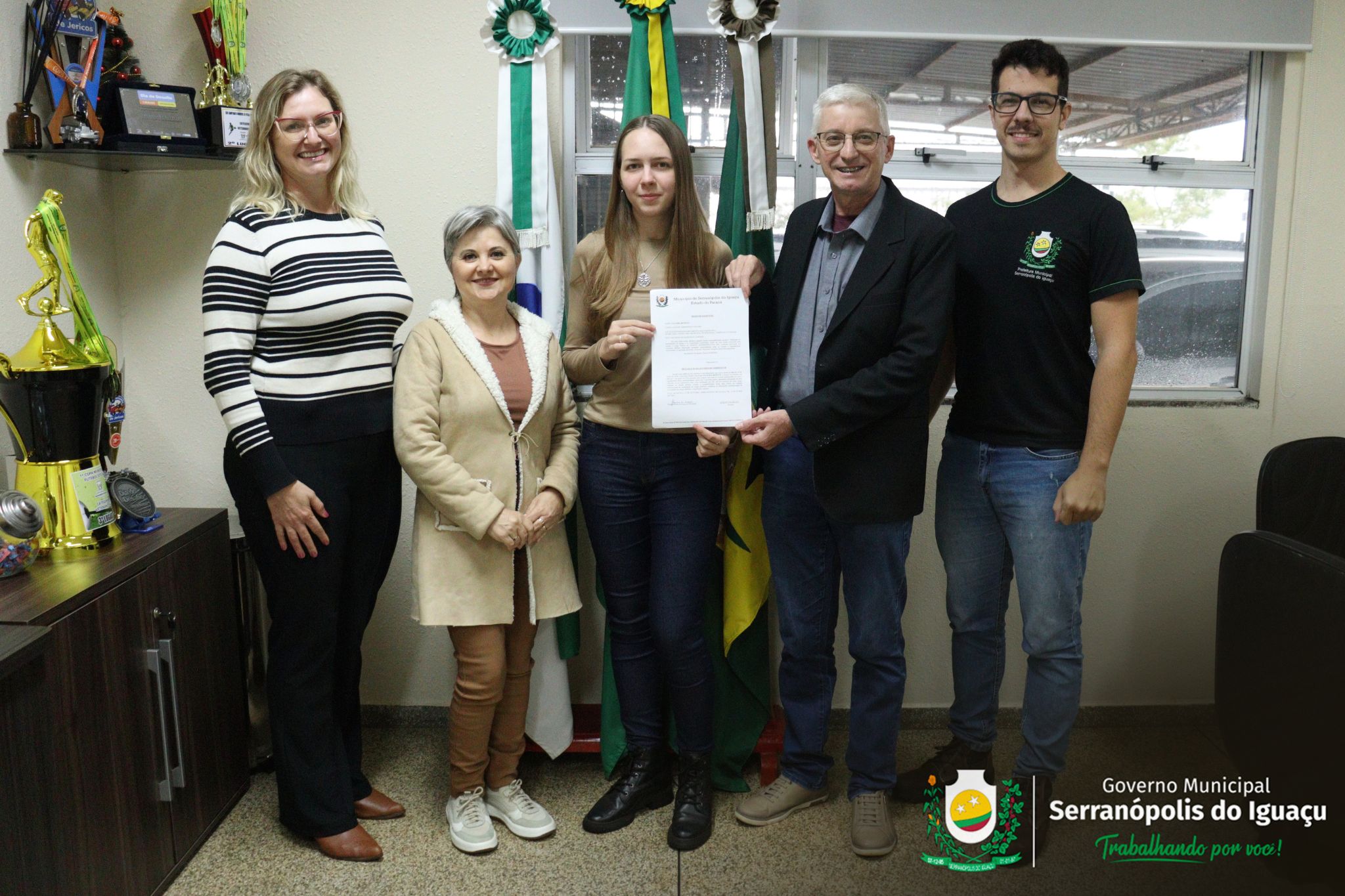 Governo Municipal oficializa posse de nova agente administrativa para a Secretaria de Indústria, Comércio e Turismo