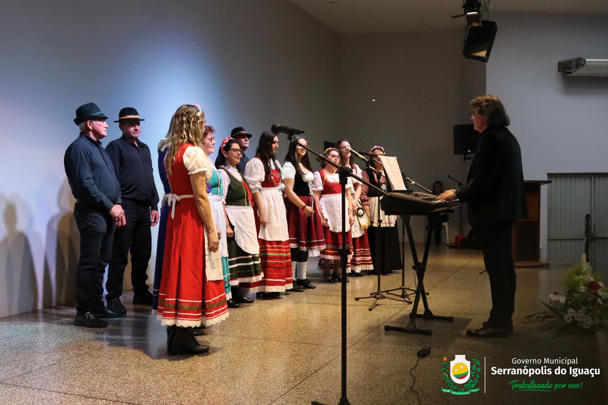 Corais celebram os 29 anos do Coral Municipal de Serranópolis do Iguaçu Corais celebram os 29 anos do Coral Municipal de Serranópolis do Iguaçu