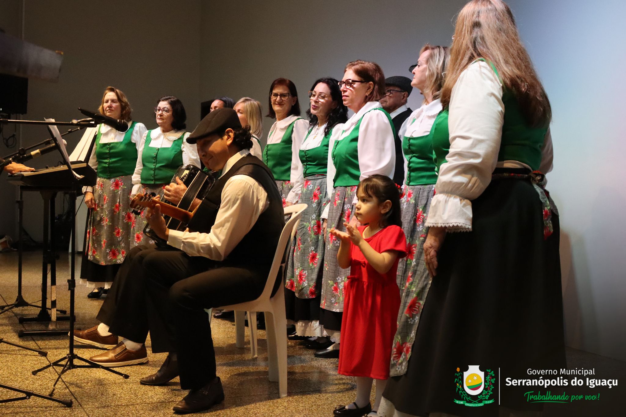 Corais celebram os 29 anos do Coral Municipal de Serranópolis do Iguaçu Corais celebram os 29 anos do Coral Municipal de Serranópolis do Iguaçu