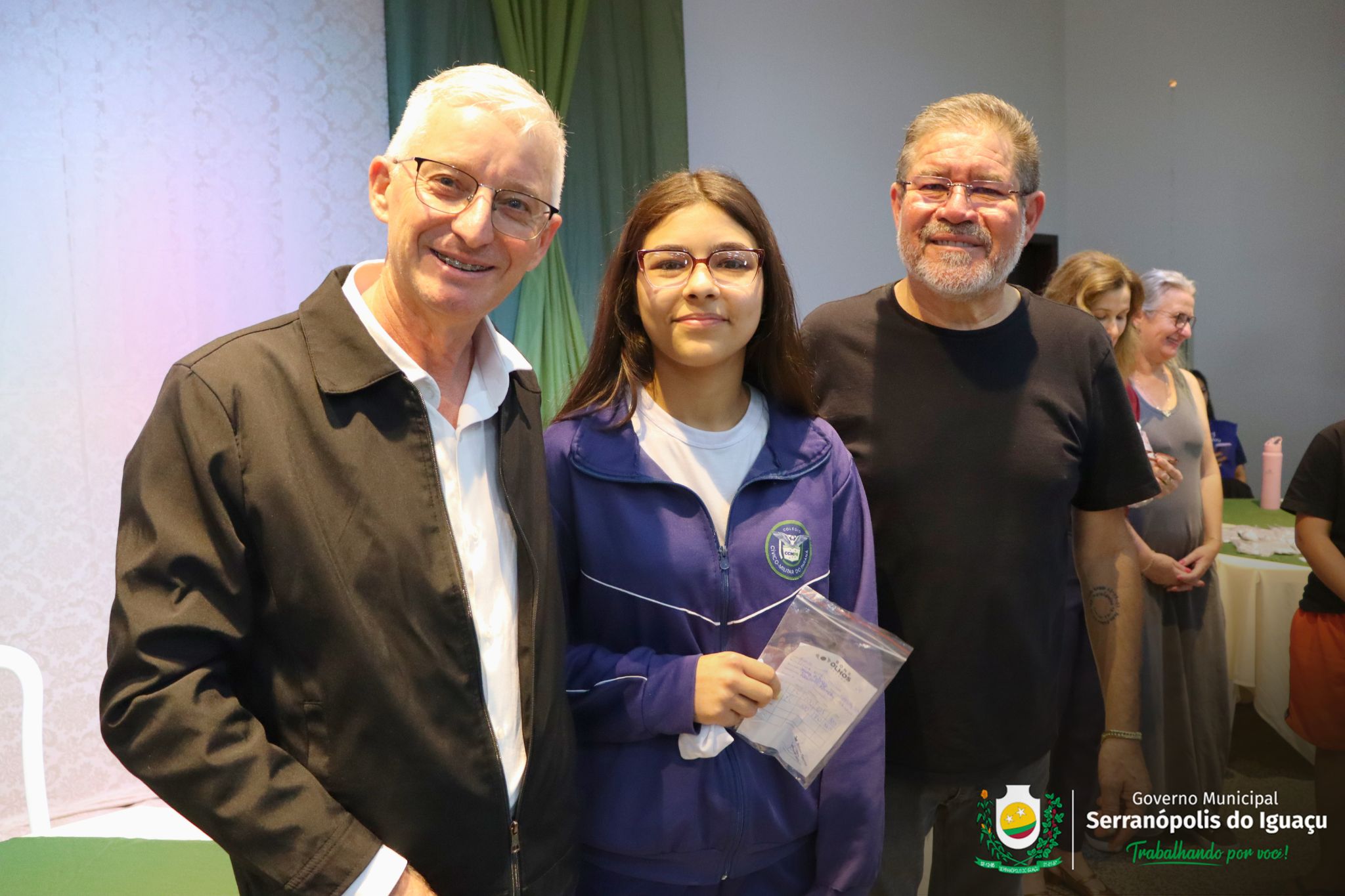 Programa Bons Olhos Paraná entrega 70 óculos a estudantes de Serranópolis do Iguaçu Programa Bons Olhos Paraná entrega 70 óculos a estudantes de Serranópolis do Iguaçu
