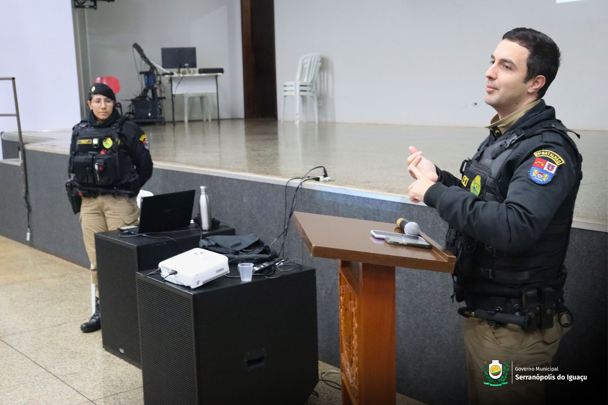 Governo Municipal promove palestra sobre violência contra a mulher em parceria com a Patrulha Maria da Penha