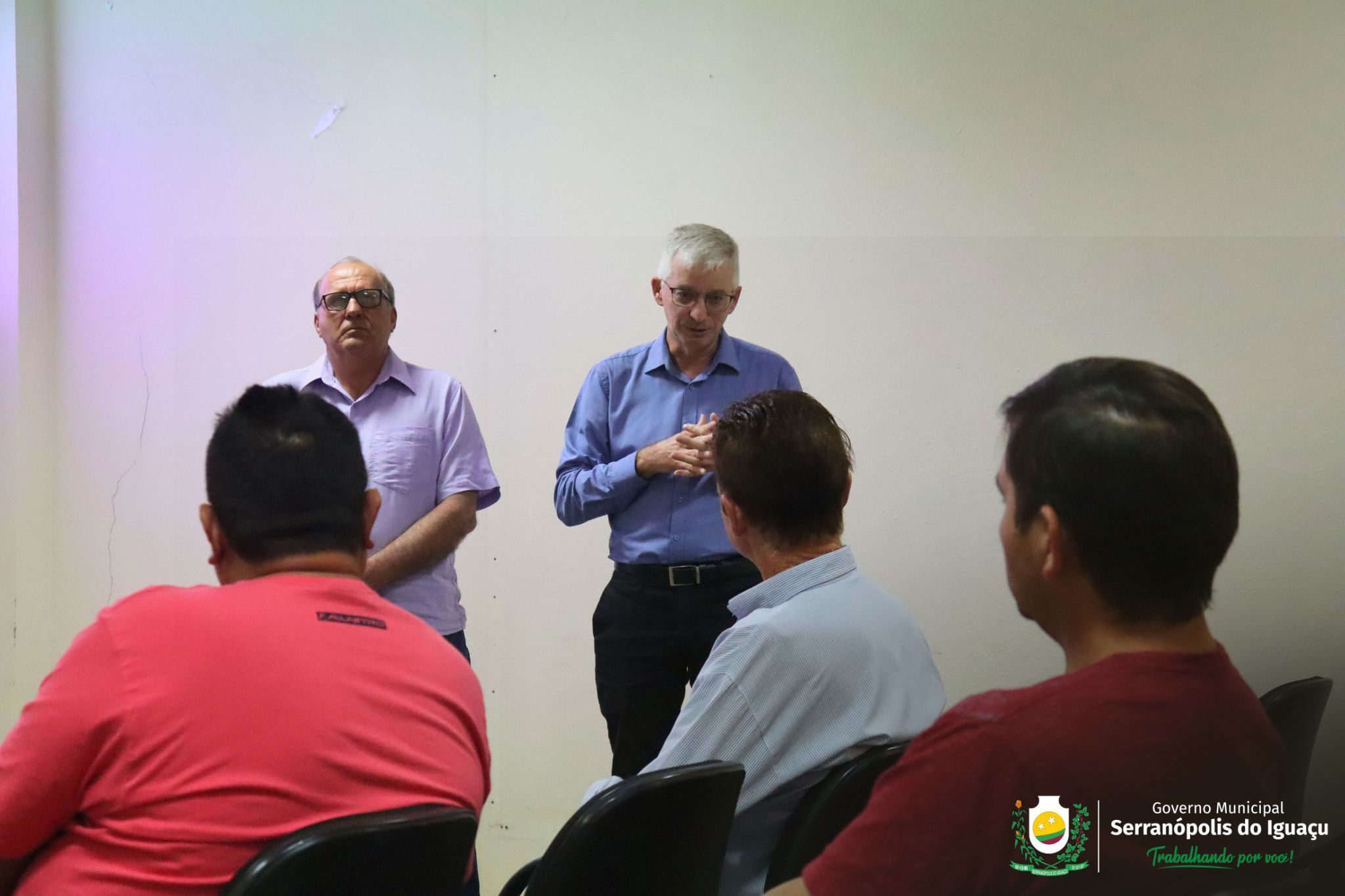 Governo Municipal credencia MEIs locais para corte de grama em Serranópolis do Iguaçu
