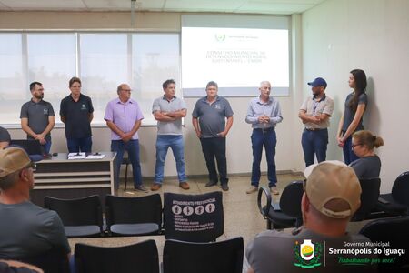 Reunião conjunta debate vacinação compulsória contra raiva e conservação de estradas rurais em Serranópolis do Iguaçu Reunião conjunta debate vacinação compulsória contra raiva e conservação de estradas rurais em Serranópolis do Iguaçu