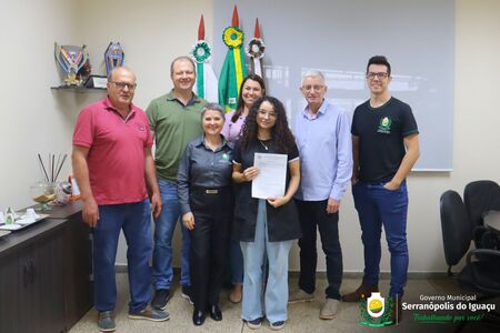 Governo Municipal empossa nova professora na rede municipal de ensino Governo Municipal empossa nova professora na rede municipal de ensino