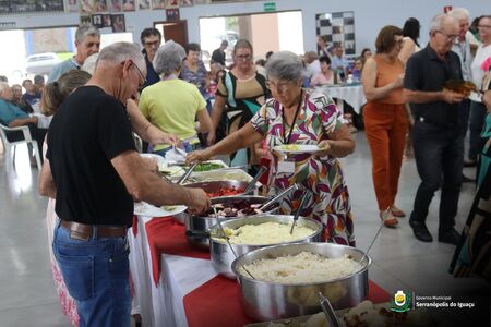 Almoço de encerramento do Clube do Vovô Simpático reúne centenas de idosos em Serranópolis do Iguaçu