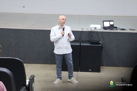 Serranópolis promove capacitação para professores sobre atendimento a estudantes com TEA