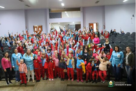 Projeto Saúde na Escola apresenta teatro para alunos da rede municipal Projeto Saúde na Escola apresenta teatro para alunos da rede municipal