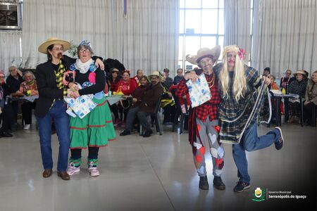 Festa Junina reúne idosos do Grupo Primavera da Vida Festa Junina reúne idosos do Grupo Primavera da Vida