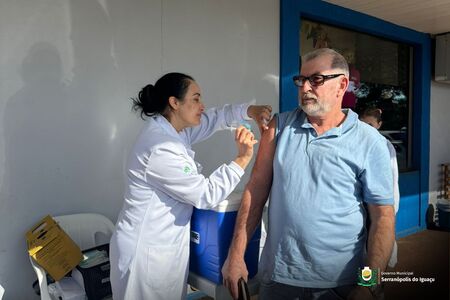 Governo Municipal realiza vacinação contra a gripe em locais estratégicos para ampliar cobertura vacinal